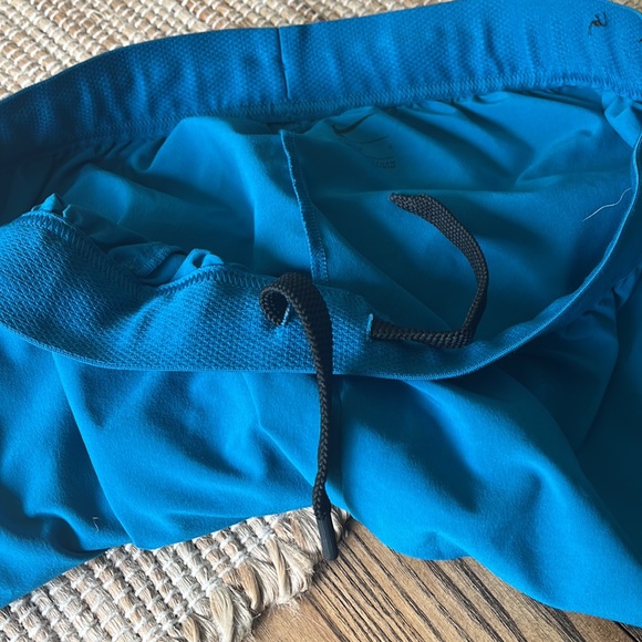 Nike shorts size large - Picture 4 of 4